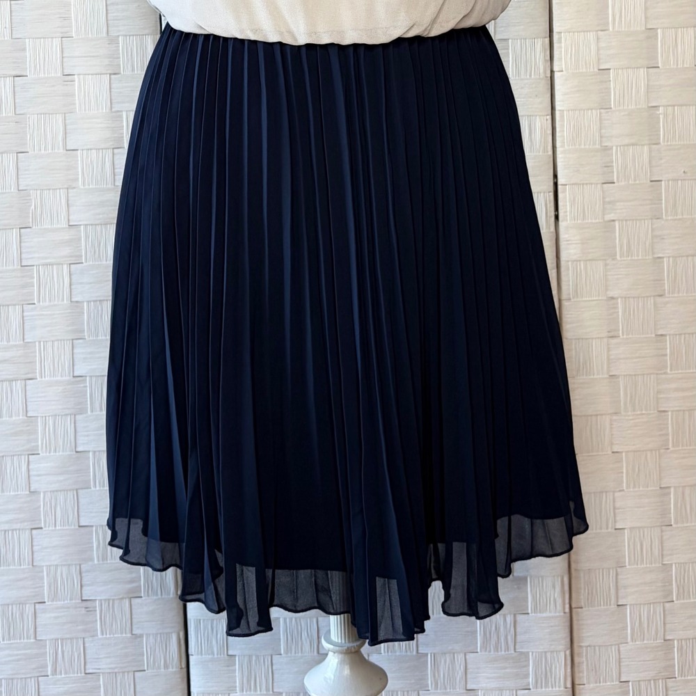 I.N. San Francisco Cami Mini Dress Cream Navy Blue Pleated Chiffon Size Medium - Picture 3 of 10